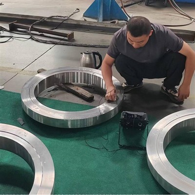 Tástáil Ultrasonaic ar Flange Tíotáiniam